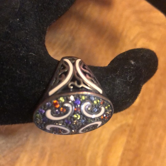 Pretty Costume Rhinestone Ring - Picture 3 of 16